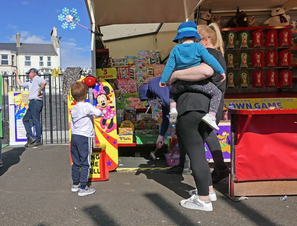 Niños Disfrutando Los Divertidos Paseos Curry Barry Amusements Portrush Irlanda —  Fotos de Stock