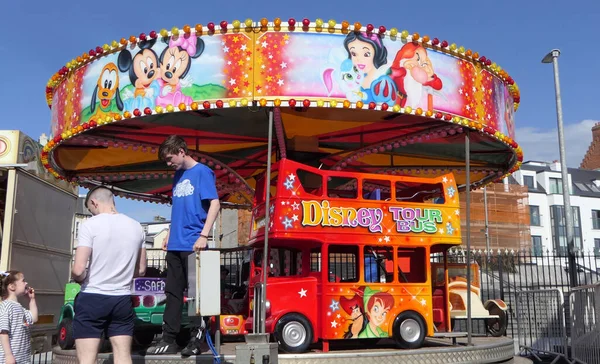 Niños Disfrutando Los Divertidos Paseos Curry Barry Amusements Portrush Irlanda — Foto de Stock