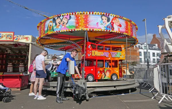 Niños Disfrutando Los Divertidos Paseos Curry Barry Amusements Portrush Irlanda — Foto de Stock