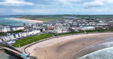 Portrush Plajı Atlantik Okyanusu Kuzey Kıyısı Ortak Antrim Kuzey İrlanda 