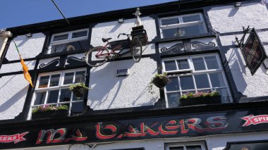 Carlingford County 'deki Ma Baker' s Pub. İrlanda Gençliği. 06-06-22.