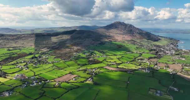Luchtfoto Van Barnevave Slieve Foye Mountains Glenmore Valley Cooley Peninsula — Stockvideo