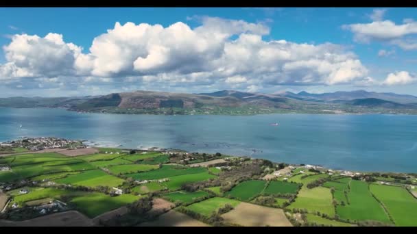 Barnevave和Slieve Foye Mountains Glenmore Valley Cooley Peninsula Carlingford Lough Louth — 图库视频影像