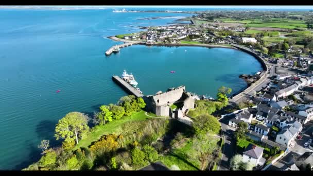 공중에서 촬영된 King Johns Castle Carlingford Village 아일랜드 Lough County — 비디오