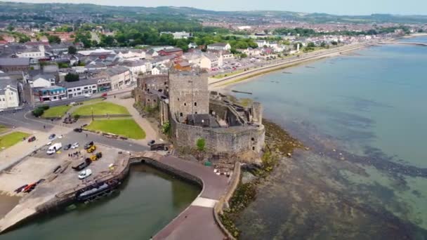 Замок Керрікфергус Узбережжі Коантрім Північна Ірландія — стокове відео