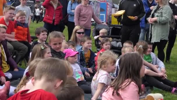 Children Enjoying Shanes Castle May Day Steam Rally Estate Antrim — Stock Video