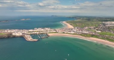 Portrush Plajı Atlantik Okyanusu Kuzey Kıyısı Ortak Antrim Kuzey İrlanda