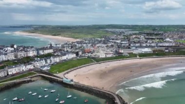 Portrush Plajı Atlantik Okyanusu Kuzey Kıyısı Ortak Antrim Kuzey İrlanda