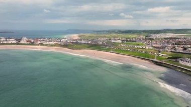 Portrush Plajı Atlantik Okyanusu Kuzey Kıyısı Ortak Antrim Kuzey İrlanda