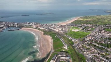 Portrush Plajı Atlantik Okyanusu Kuzey Kıyısı Ortak Antrim Kuzey İrlanda