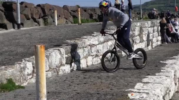 Stunt Bmx Rider Carnlough Antrim Northern Ireland — Stockvideo