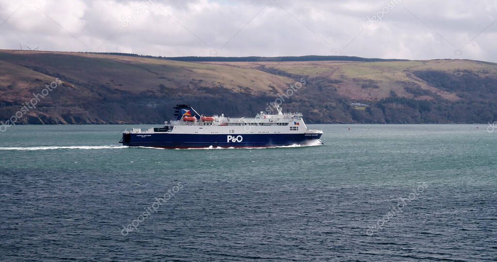 P & O Car Ferry de Cairnryan Scotland a Larne Harbour en Irlanda del