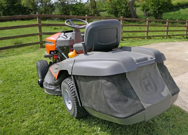 Husqvarna 138 Ride Lawn Mower — стоковое фото