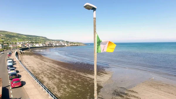 Bandeira Nacional Irlandesa Voando Uma Praia Irlanda — Fotografia de Stock