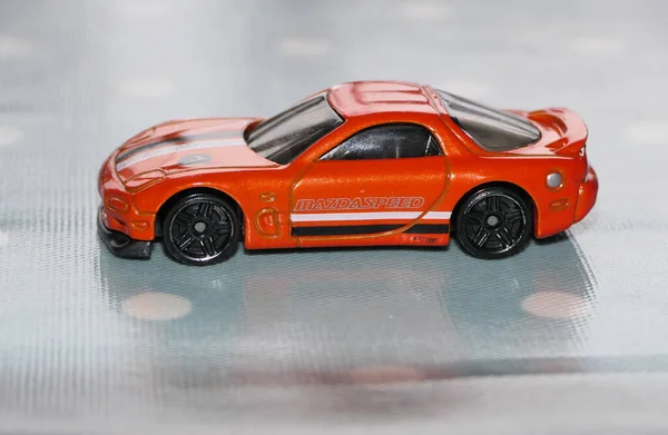 Hot Wheels Mattel 'den Mazda RX-7 oyuncak araba