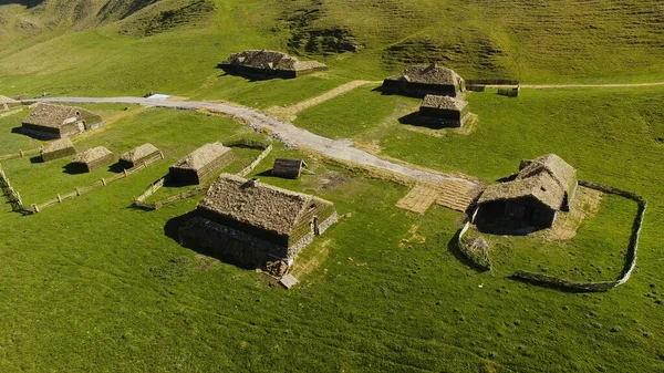 Çamur ve taş Viking evi