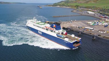 Cairnryan Limanı İskoçya P & O Araç Feribotu 6 Aralık 2020 'de İrlanda' nın Larne kentine gidecek.