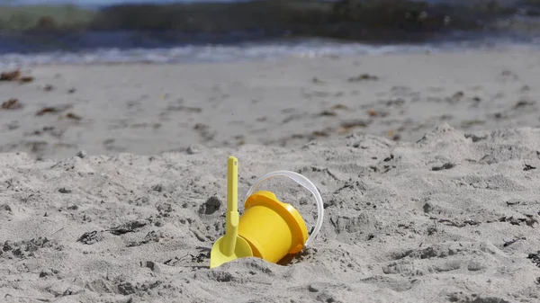 Bucket Spade Sandcastle Diggers Toys Sandy Beach Sea Wave — Stock Photo, Image