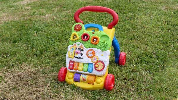 Jouets Pour Enfants Dans Jardin — Photo