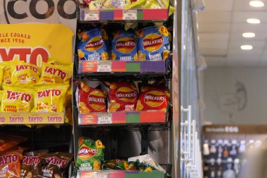 SuperValu Comber Chrisps Yiyecek İçecekleri ve diğer ürünler Ev Pazarlığı Mağazası Comber Newtown Ortaklığı Kuzey İrlanda