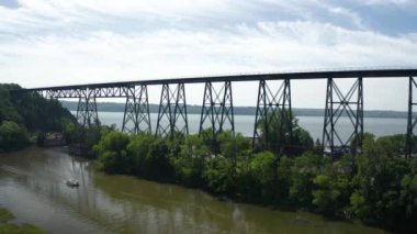 Kanada 'da bir nehir üzerindeki tren köprüsü İHA' dan