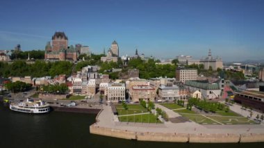 Quebec şehrinin hava görüntüsü yazın insansız hava aracından gökyüzüne yükseliyor.
