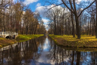 Alexander Park 'ın sonbahar nehirleri ve gölleri