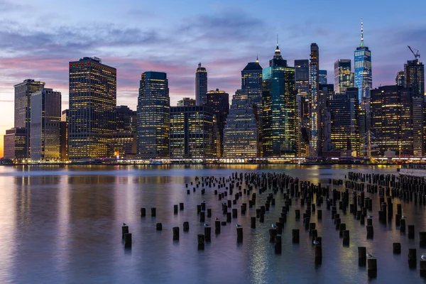 夕日のニューヨークのスカイライン ロイヤリティフリーのストック写真