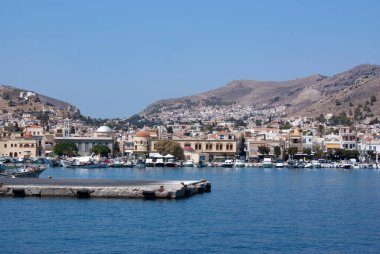 Yunanistan 'ın Kalymnos adası, Pothia Yüksek Açı Liman Manzarası' nın, fotokopi alanı manzaralı güzel liman manzarasına bakıyor