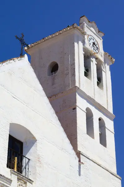 Güzel Frigiliana Köyü Spanya Kasaba Meydanındaki Eski Kilise Tarihi Bina — Stok fotoğraf