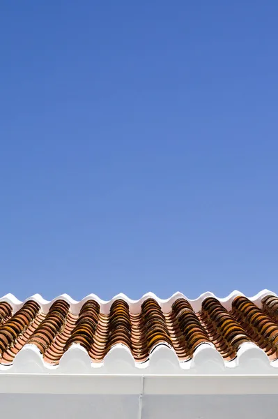 Испанская Архитектура Терракотовая Черепица Крыше Традиционного Средиземноморского Здания Ярко Окрашенная — стоковое фото