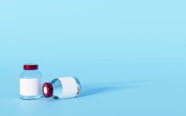 Beyaz zemin üzerinde kırmızı sıvı olan mavi plastik şişe..