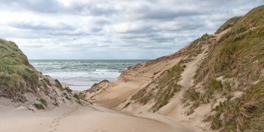 Norre Vorupor yakınlarındaki Jutland 'da Danimarka Kuzey Denizi kıyısındaki kumsallara ulaşım