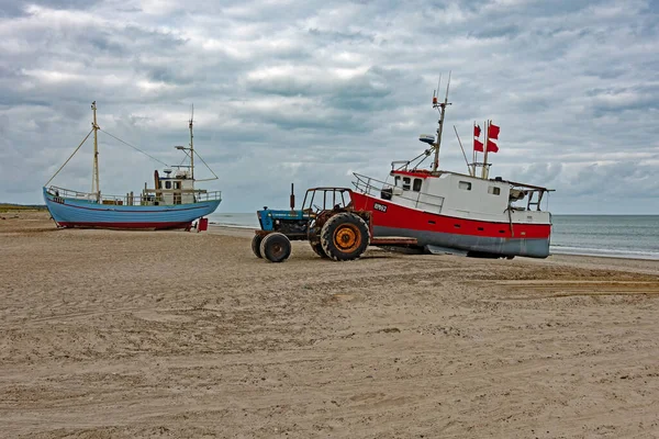 Fjerritslev Jütland Dänemark September 2020 Ein Traktor Zieht Ein Fischerboot — Stockfoto