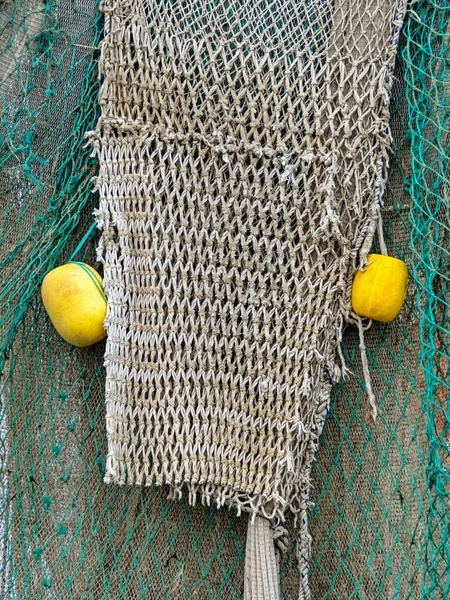 Αλιευτικό Δίχτυ Κίτρινα Πλωτά Θαλάσσιο Υπόβαθρο — Φωτογραφία Αρχείου