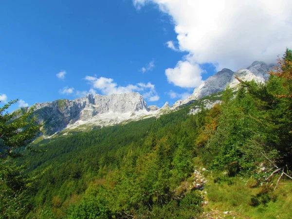Pemandangan Alpen Indah Yang Indah Ditutupi Dengan Puncak Gunung Atas — Stok Foto