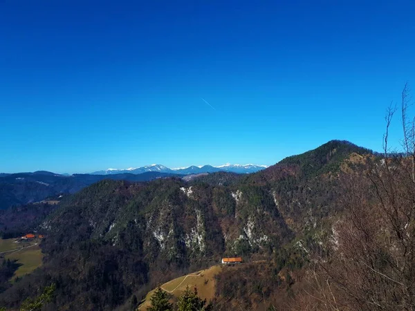 Vista Panorámica Montaña Tosc Las Colinas Polhov Gradec Eslovenia Picos —  Fotos de Stock