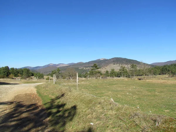 Vista Sveta Trojica Las Colinas Circundantes Las Montañas Javorniki Región —  Fotos de Stock