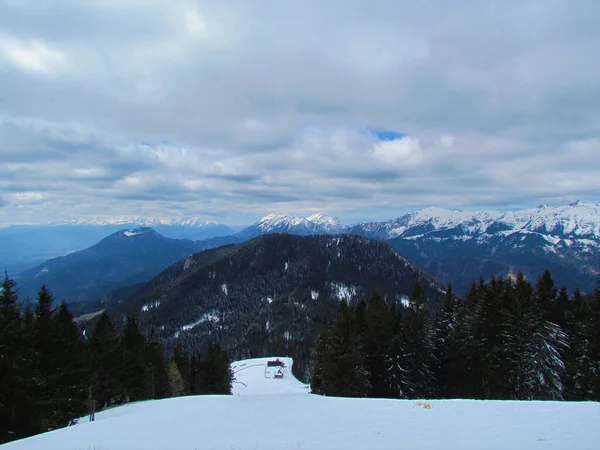 Vista Panorâmica Inverno Montanhas Cobertas Neve Nas Montanhas Karavanke Eslovênia — Fotografia de Stock