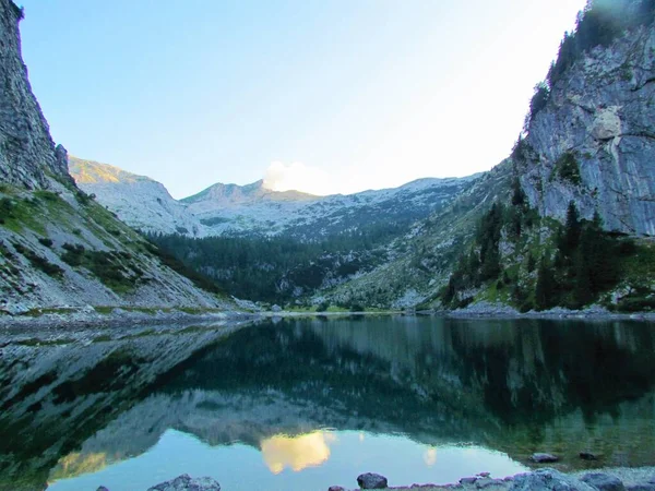 Vue Sur Lac Krn Avec Reflet Des Montagnes Environnantes Dans — Photo
