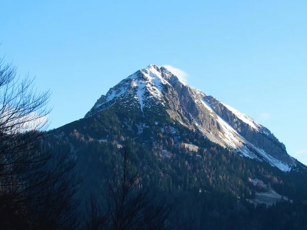 Vista Pico Montanha Kosutica Iluminada Pelo Sol Acima Passo Ljublje — Fotografia de Stock