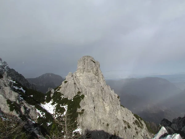 Grande Tour Fort Pic Rocheux Dans Les Montagnes Karavanke Slovénie — Photo