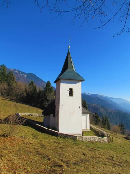 Kirche Lovrenc Den Bergen Gorenjska Slowenien Umgeben Von Einer Niedrigen — Stockfoto