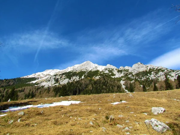Blick Auf Schneebedeckte Hänge Unter Dem Vrtaca Gebirge Den Karawanken — Stockfoto