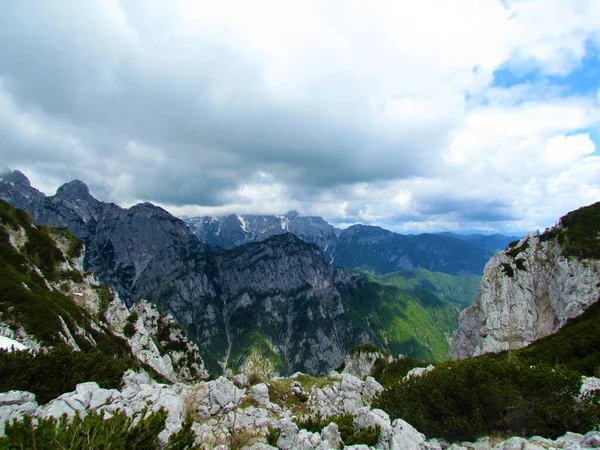 Άποψη Των Βουνών Πάνω Από Την Κοιλάδα Krma Julian Άλπεις — Φωτογραφία Αρχείου