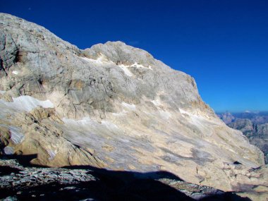 Triglav Dağı ve arta kalan Triglav buzulu Julian Alpleri ve Triglav Ulusal Parkı, Slovenya