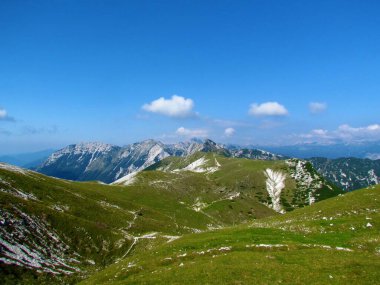 Rodica dağından Slovenya 'nın Julian Alpleri ve Triglav ulusal parkındaki Vogel Dağı ve diğer zirveleri