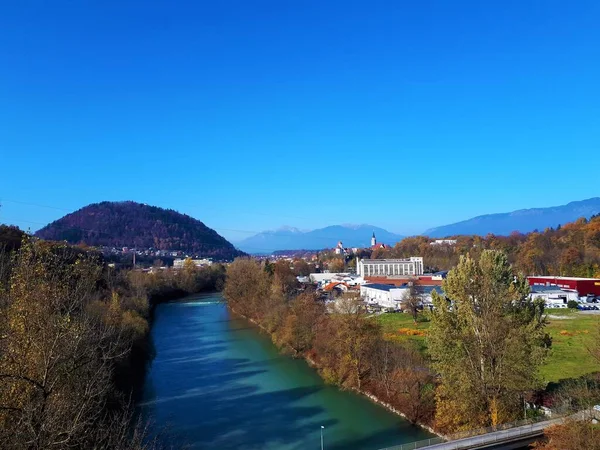 Rivière Sava Ville Kranj Gorenjska Slovénie Quartier Industriel Face Colline — Photo