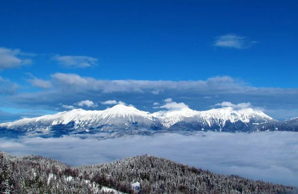 Vista Panorámica Las Montañas Karawanks Gorenjska Eslovenia Invierno Con Los —  Fotos de Stock