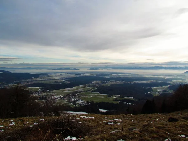 Vista Panorámica Gorenjska Eslovenia Con Colinas Niebla Niebla Que Cubren — Foto de Stock